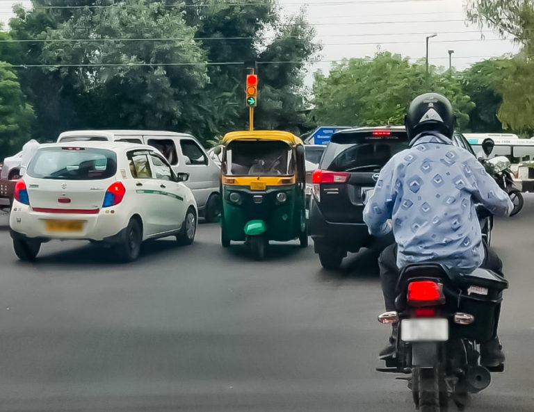 Geisterfahrer im indischen Straßenverkehr