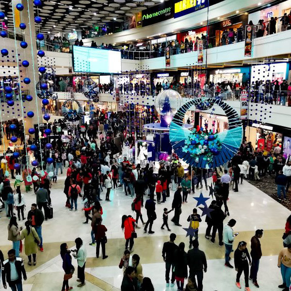 Menschenmenge in Pacific Mall Neu-Delhi